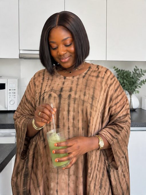 Robe Bante Marron Caramel GRANDE TAILLE en coton 100% légère et respirante teintée artisanalement pour un confort quotidien et une coupe fluide – Image 4